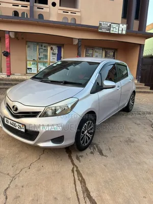 Toyota Vitz 2013 Silver