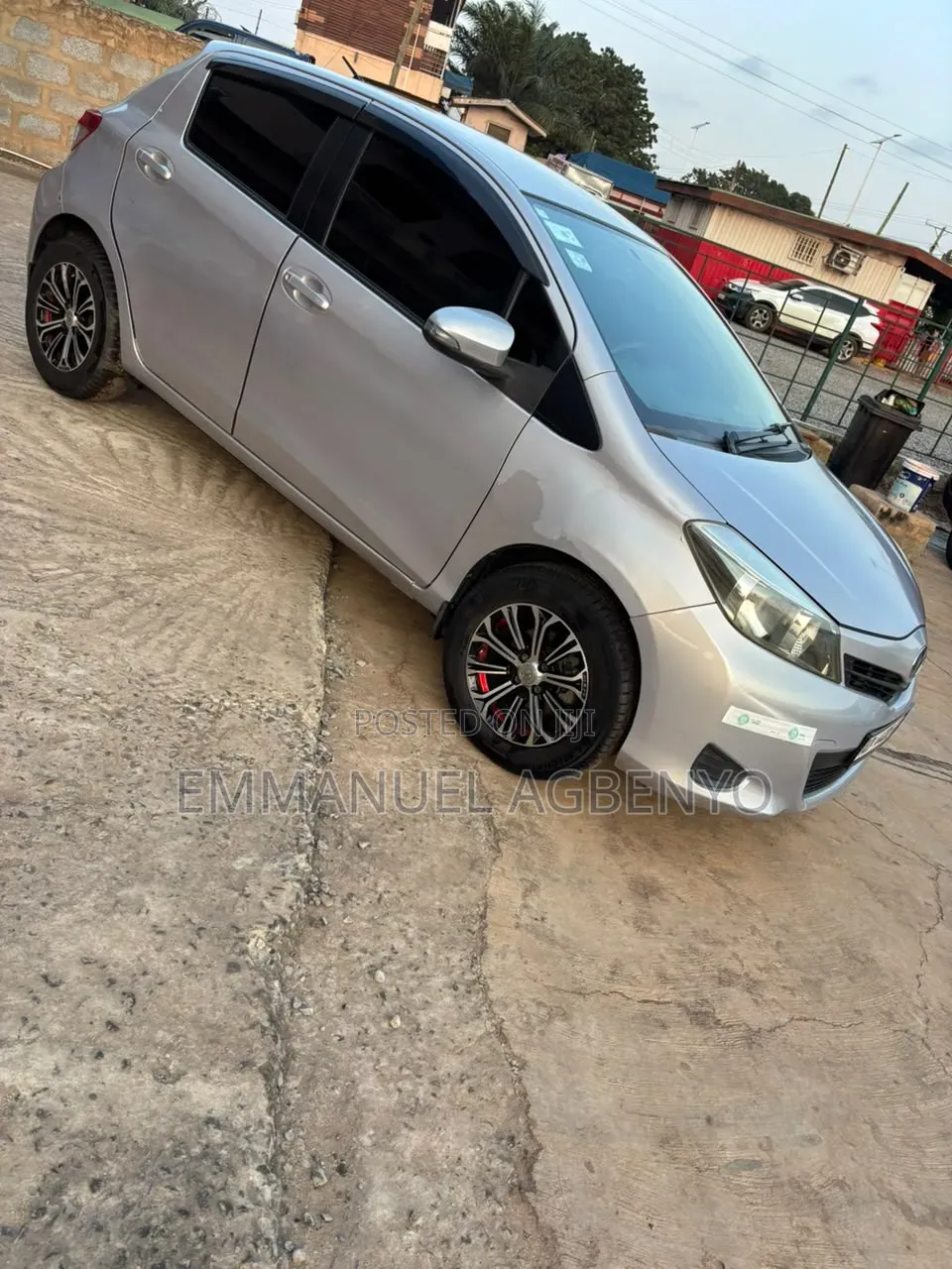 Toyota Vitz 2013 Silver