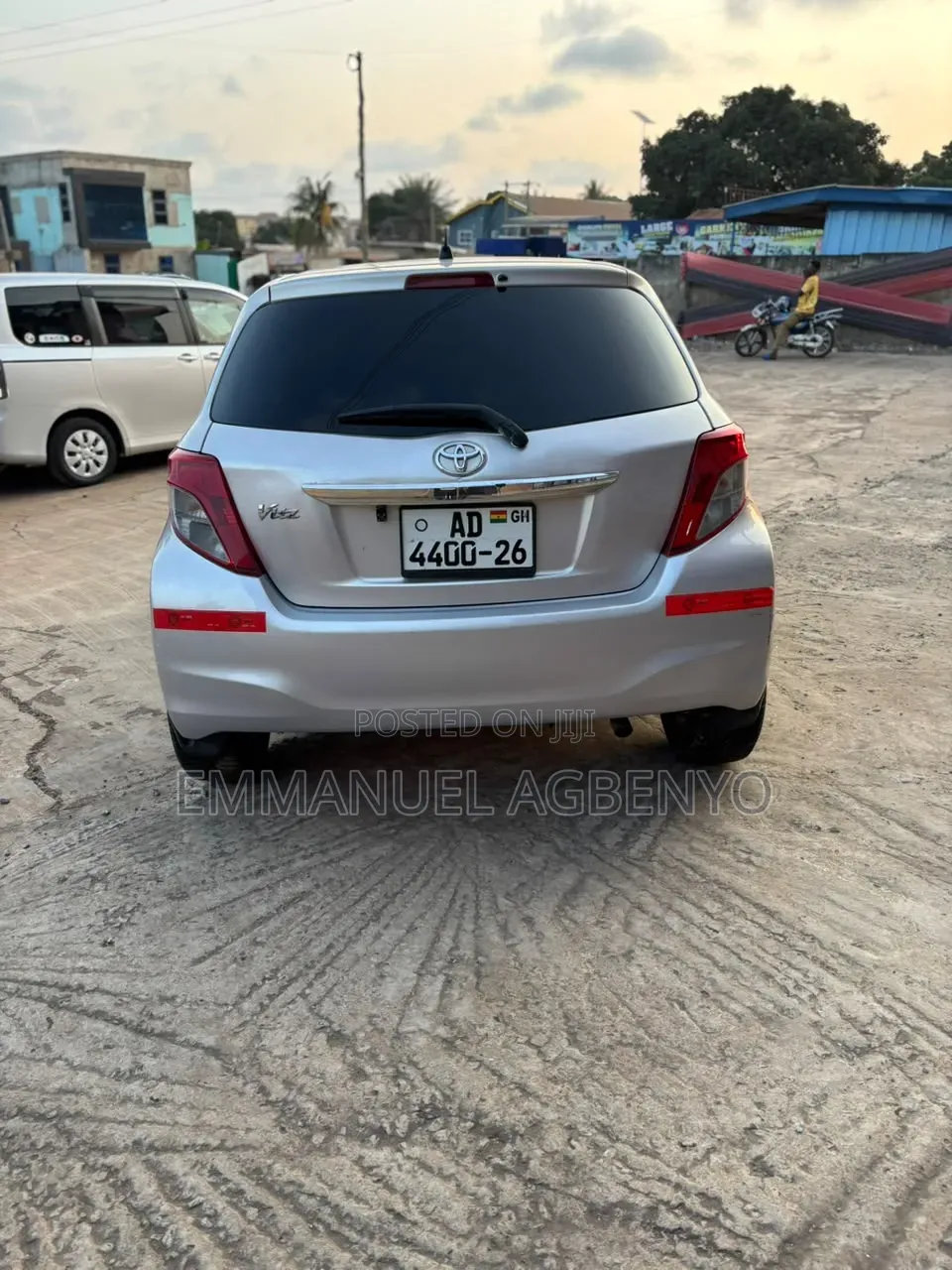 Toyota Vitz 2013 Silver