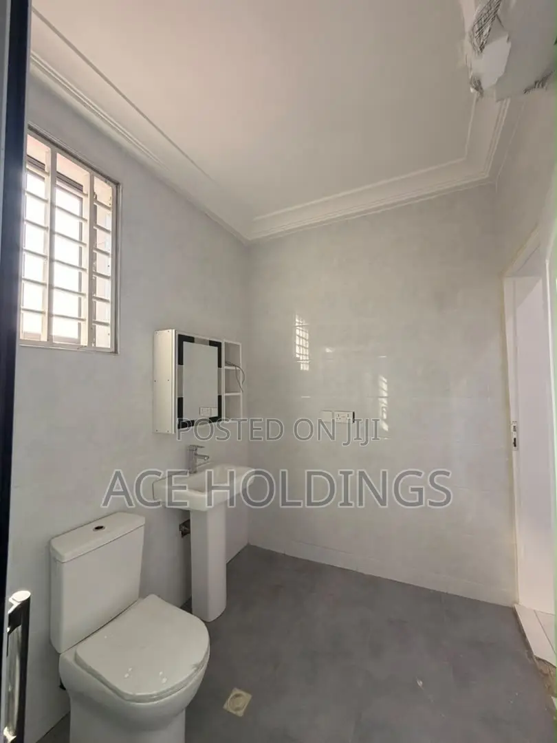 3bdrm Townhouse / Terrace in Nanakrom, School Junction for rent