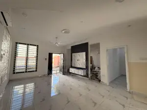 3bdrm Townhouse / Terrace in Nanakrom, School Junction for rent