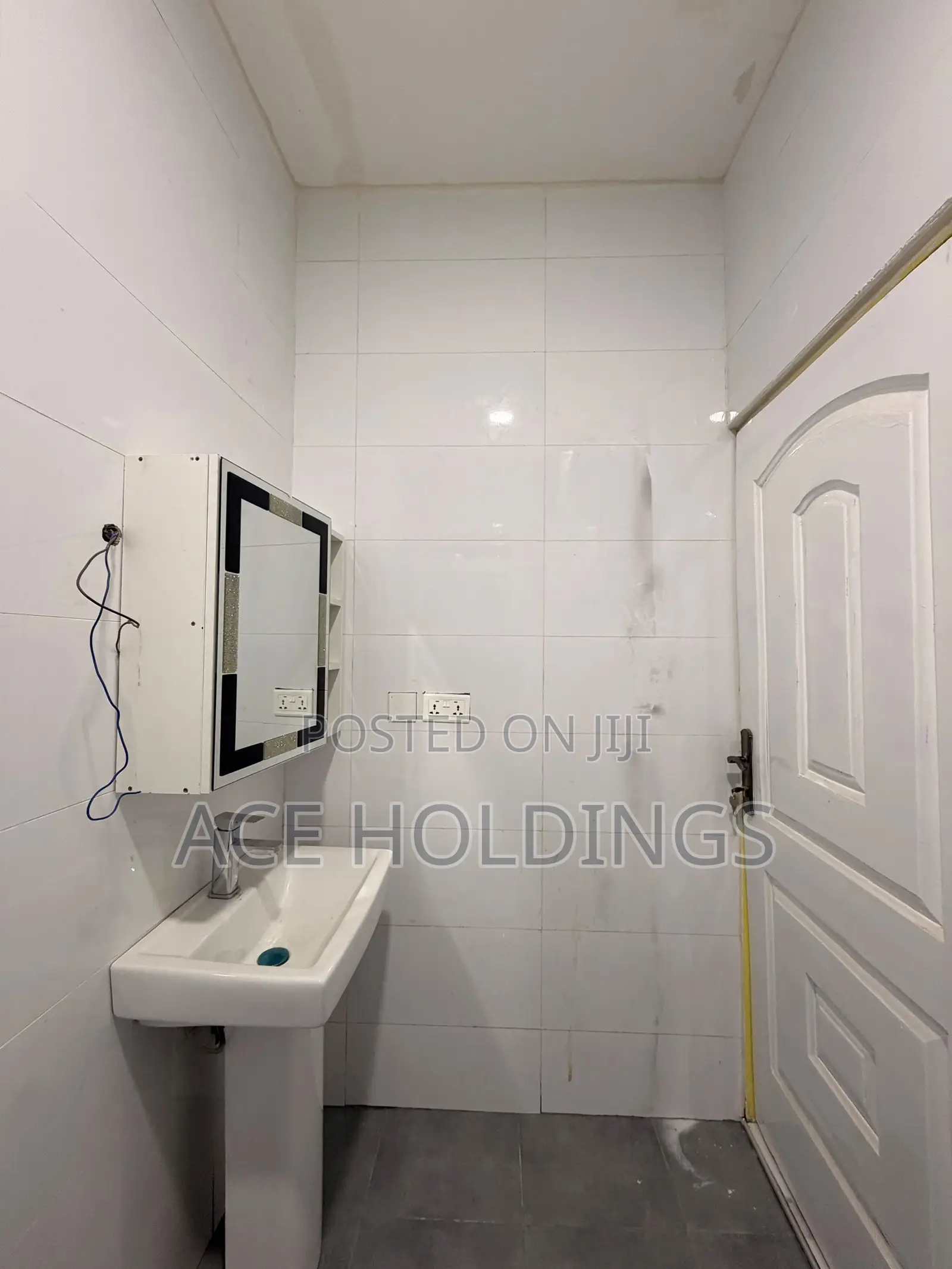 3bdrm Townhouse / Terrace in Nanakrom, School Junction for rent