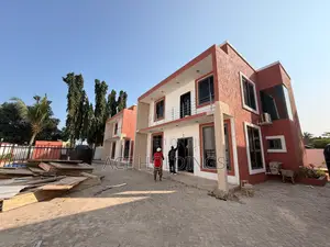 3bdrm Townhouse / Terrace in Nanakrom, School Junction for rent