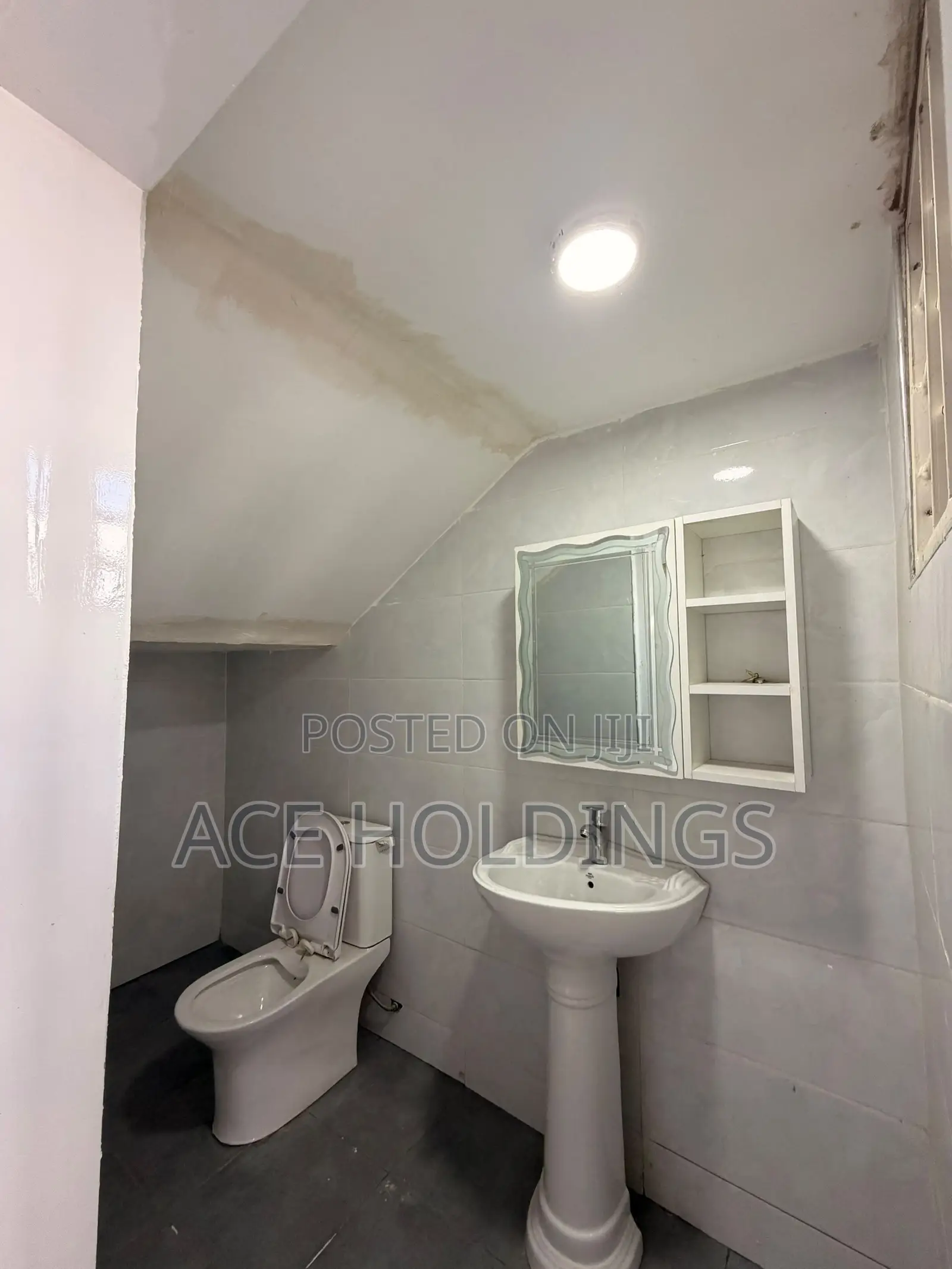 3bdrm Townhouse / Terrace in Nanakrom, School Junction for rent