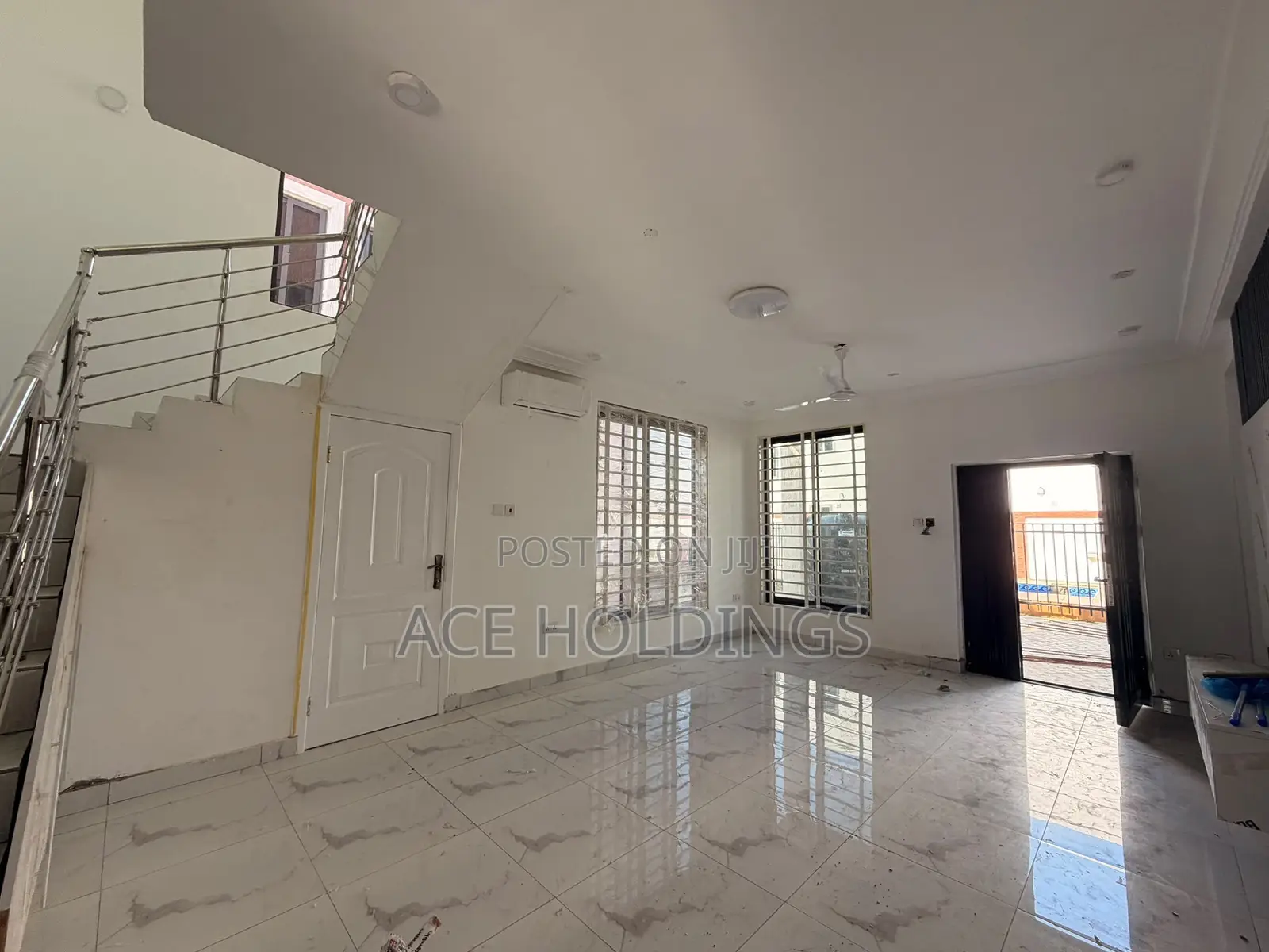 3bdrm Townhouse / Terrace in Nanakrom, School Junction for rent