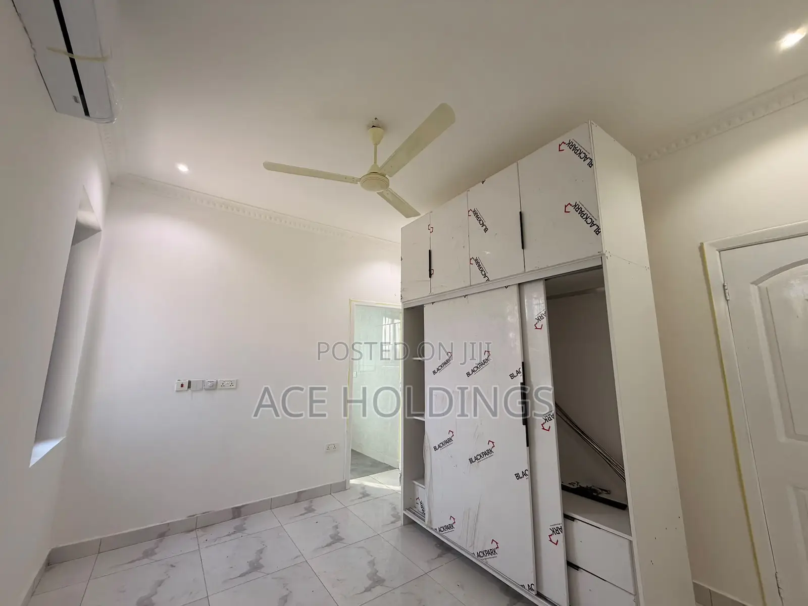 3bdrm Townhouse / Terrace in Nanakrom, School Junction for rent