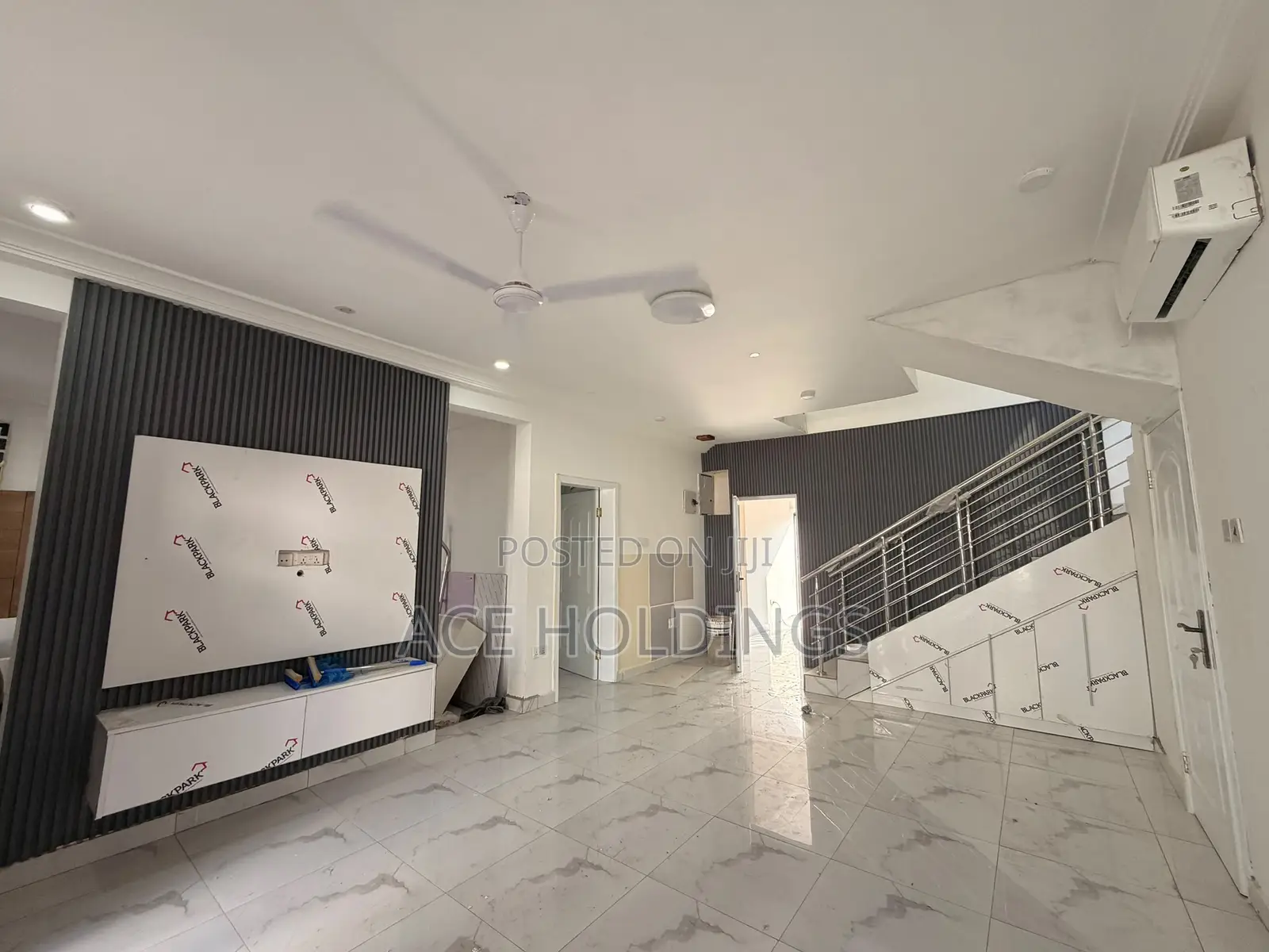 3bdrm Townhouse / Terrace in Nanakrom, School Junction for rent