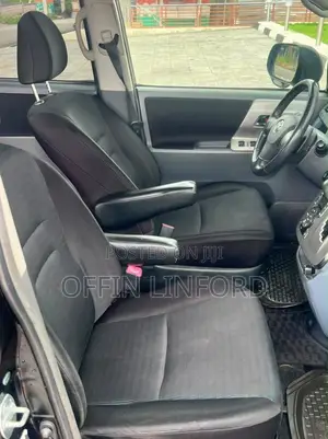 Toyota Voxy X 4WD 8-Seater 2012 Black