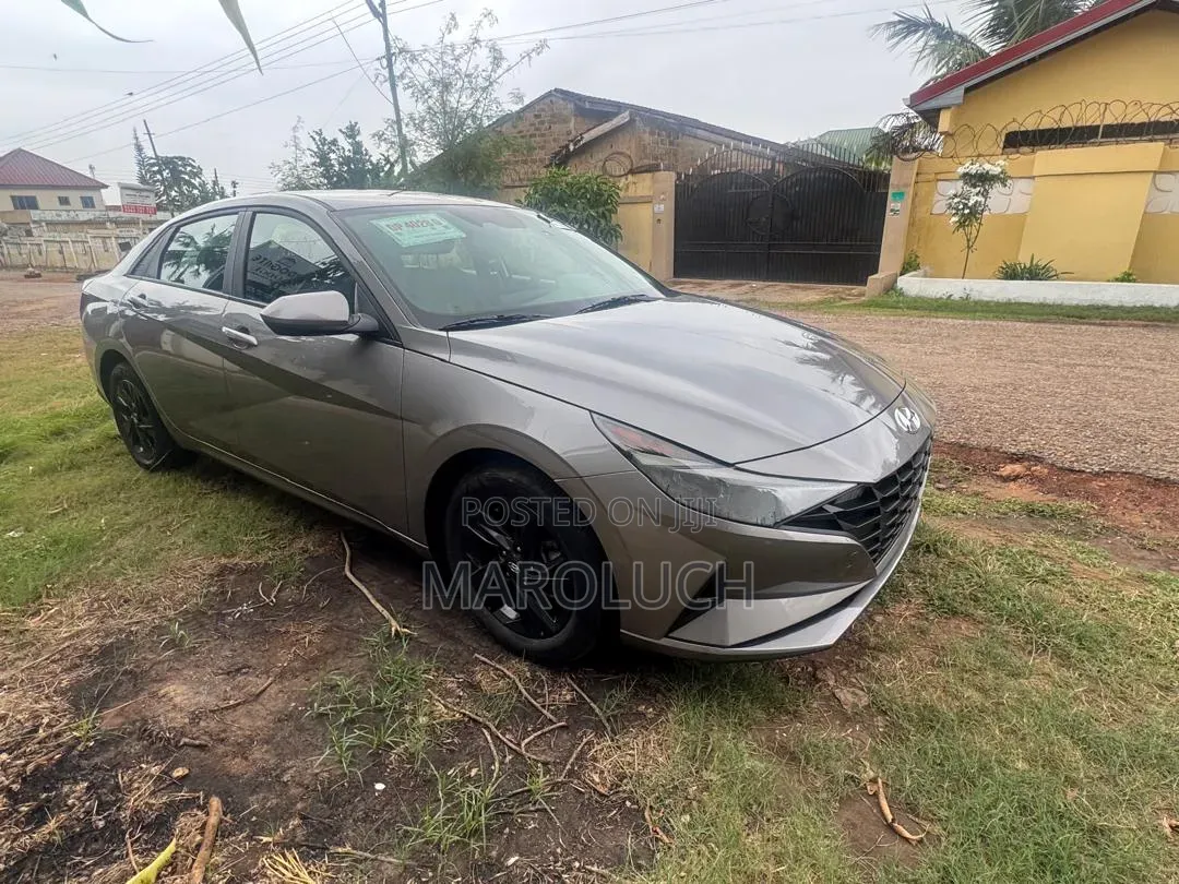 Hyundai Elantra SEL 2023 Gray