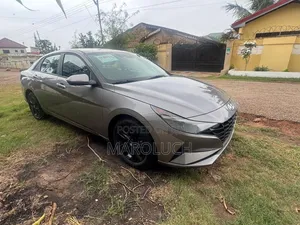 Hyundai Elantra SEL 2023 Gray