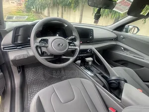 Hyundai Elantra SEL 2023 Gray