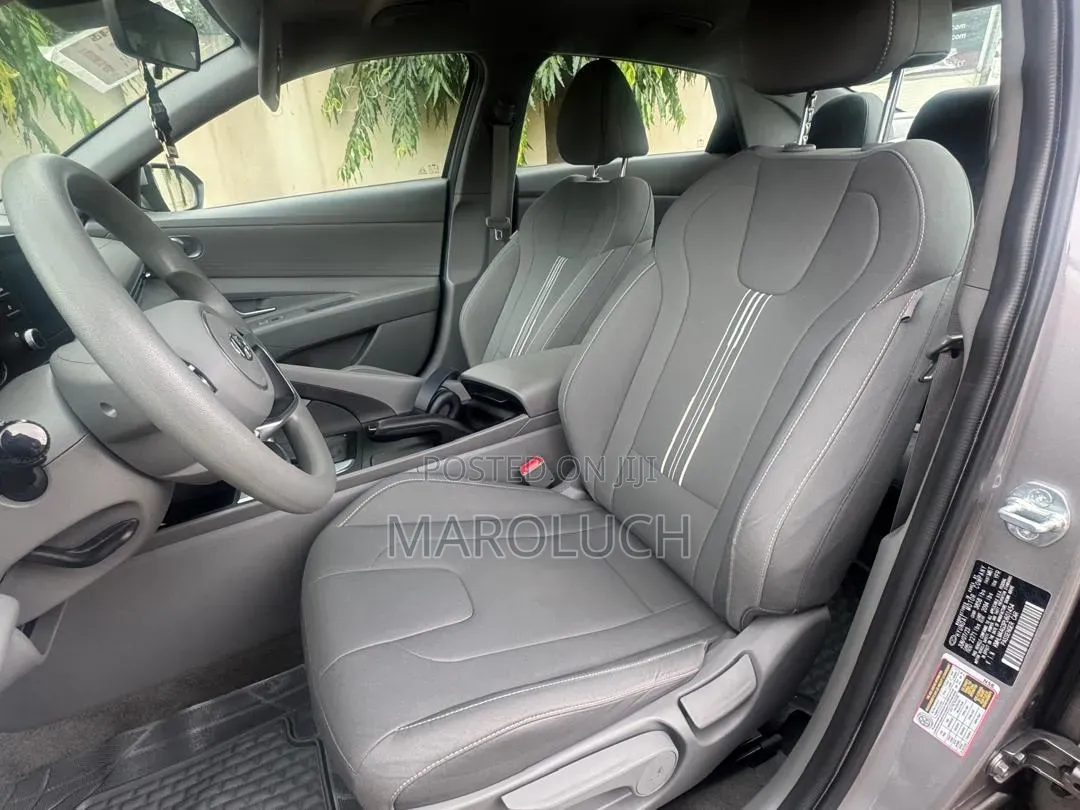 Hyundai Elantra SEL 2023 Gray
