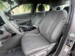 Hyundai Elantra SEL 2023 Gray
