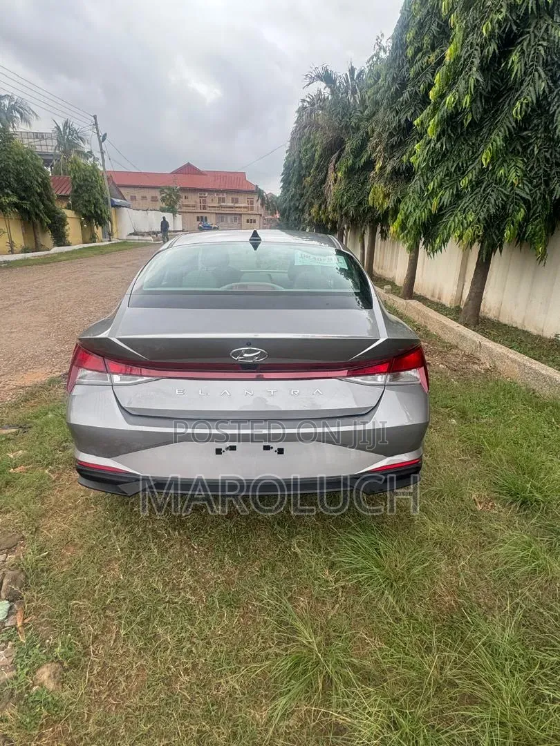 Hyundai Elantra SEL 2023 Gray