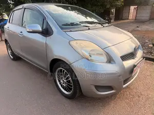 Toyota Vitz 1.3 FWD 5dr 2010 Gray