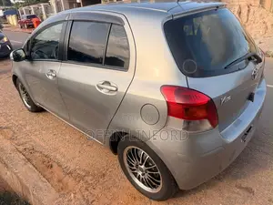 Toyota Vitz 1.3 FWD 5dr 2010 Gray