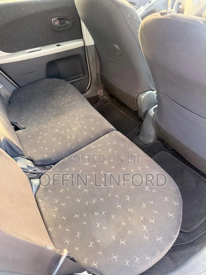 Toyota Vitz 1.3 FWD 5dr 2010 Gray