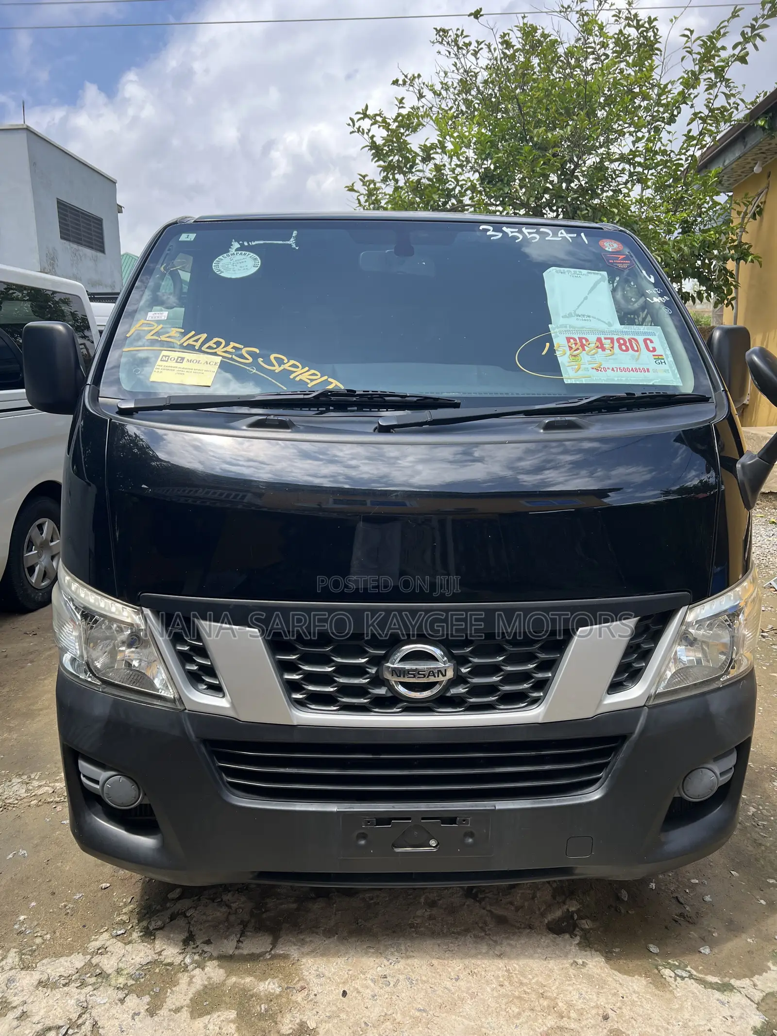 Nissan Caravan (Urvan) 2015 Black