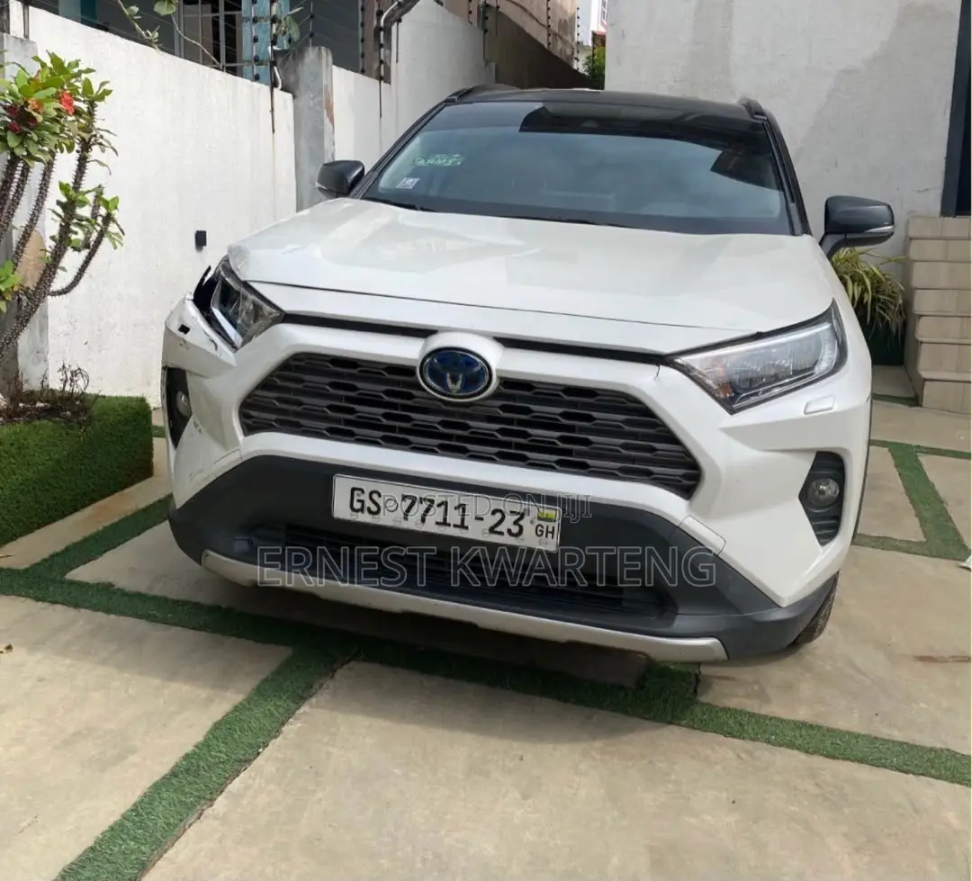 Toyota RAV4 2021 White