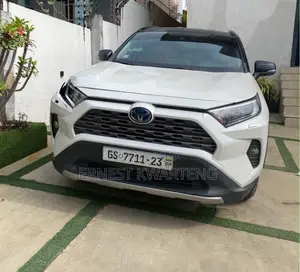Toyota RAV4 2021 White