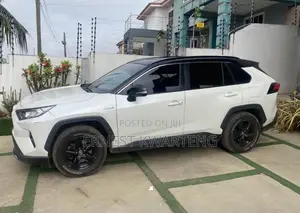 Toyota RAV4 2021 White