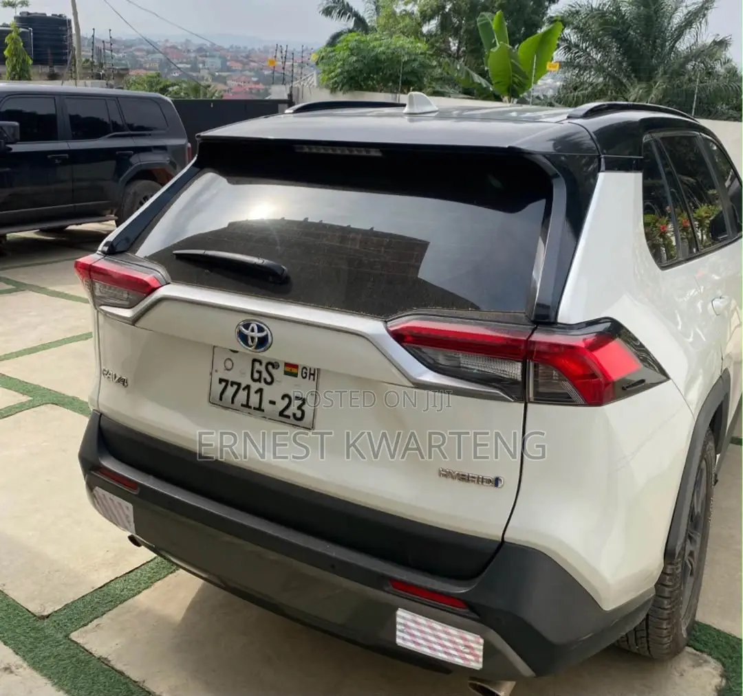 Toyota RAV4 2021 White