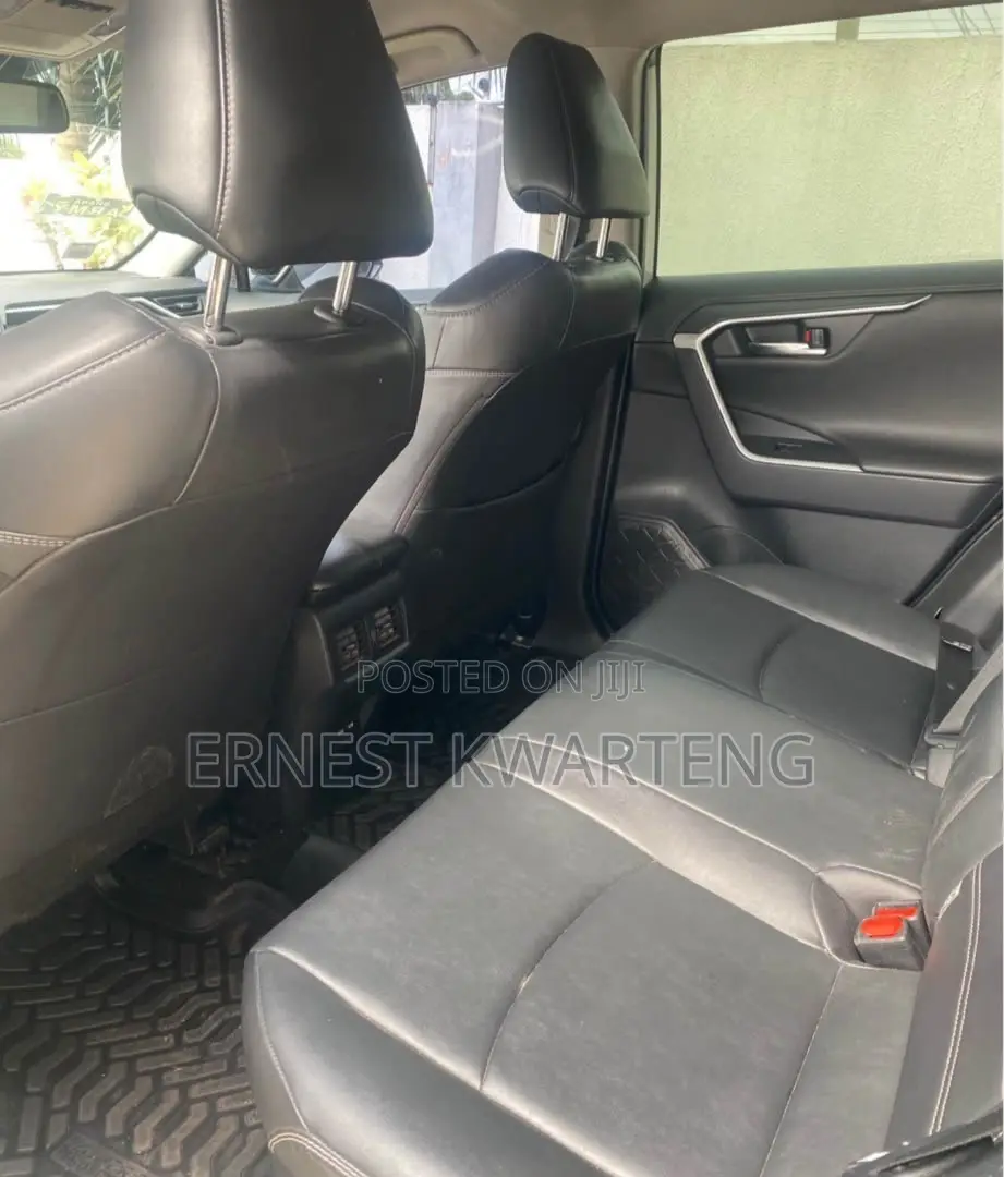 Toyota RAV4 2021 White