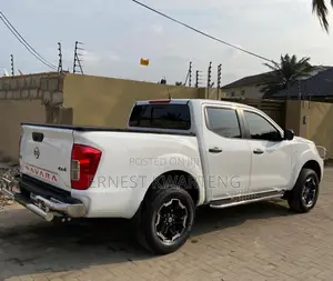 Nissan Navara 2024 White