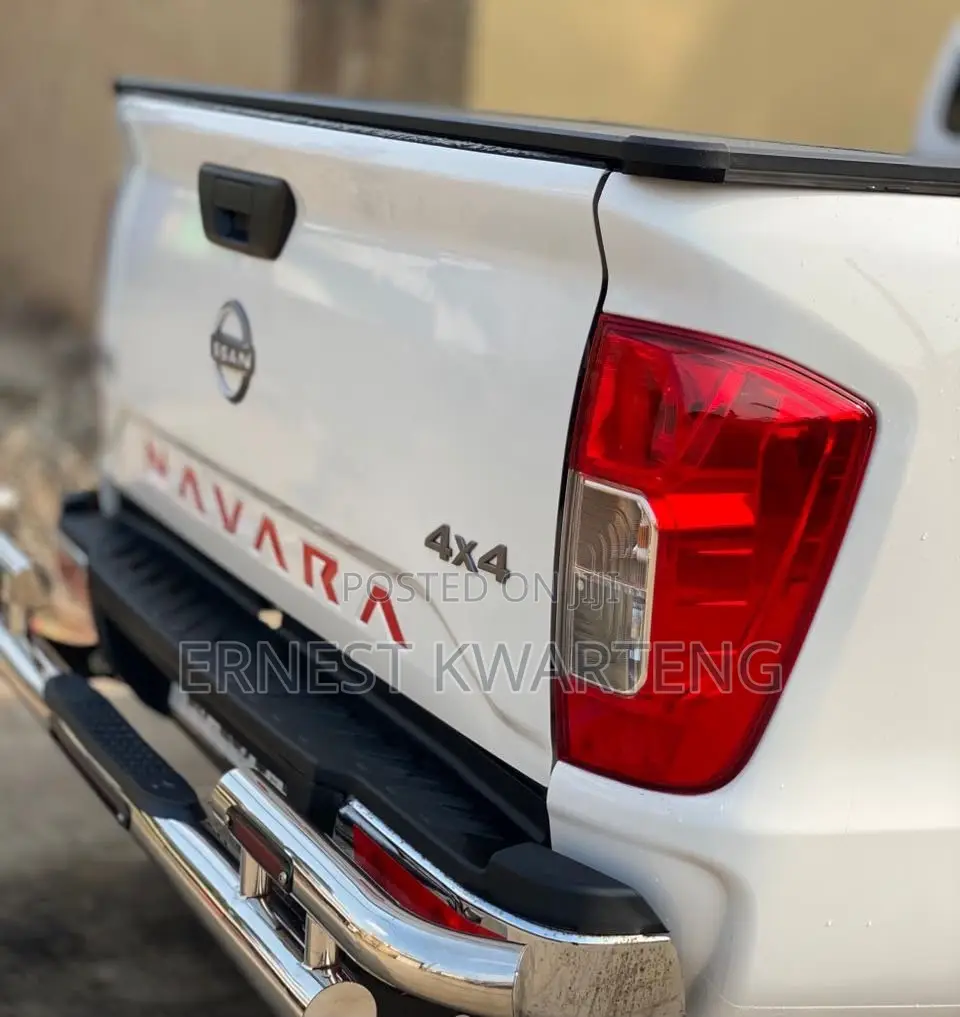 Nissan Navara 2024 White