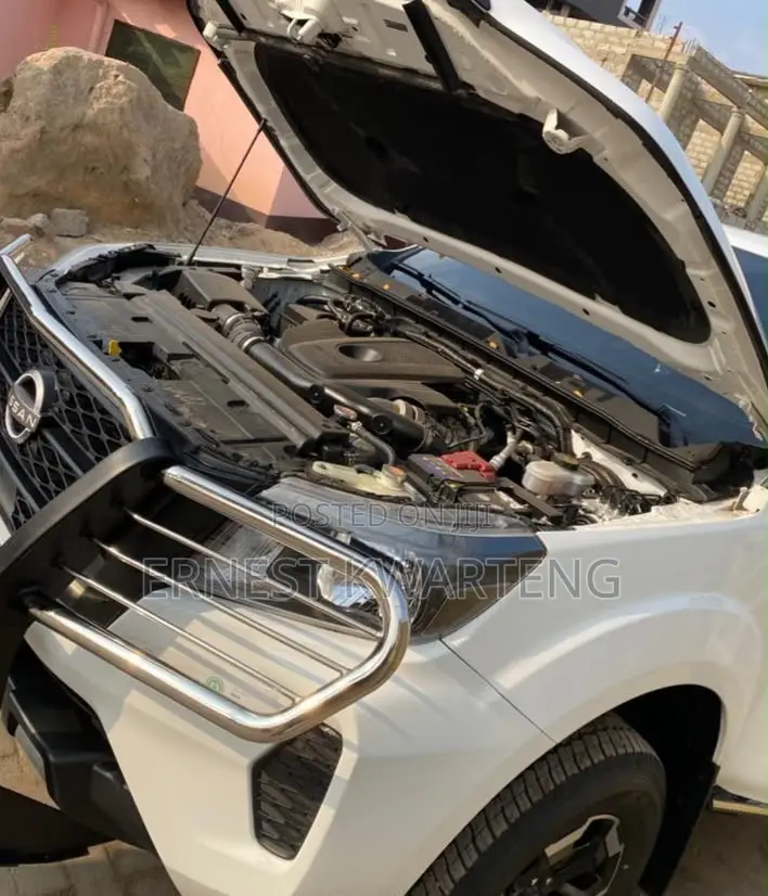 Nissan Navara 2024 White