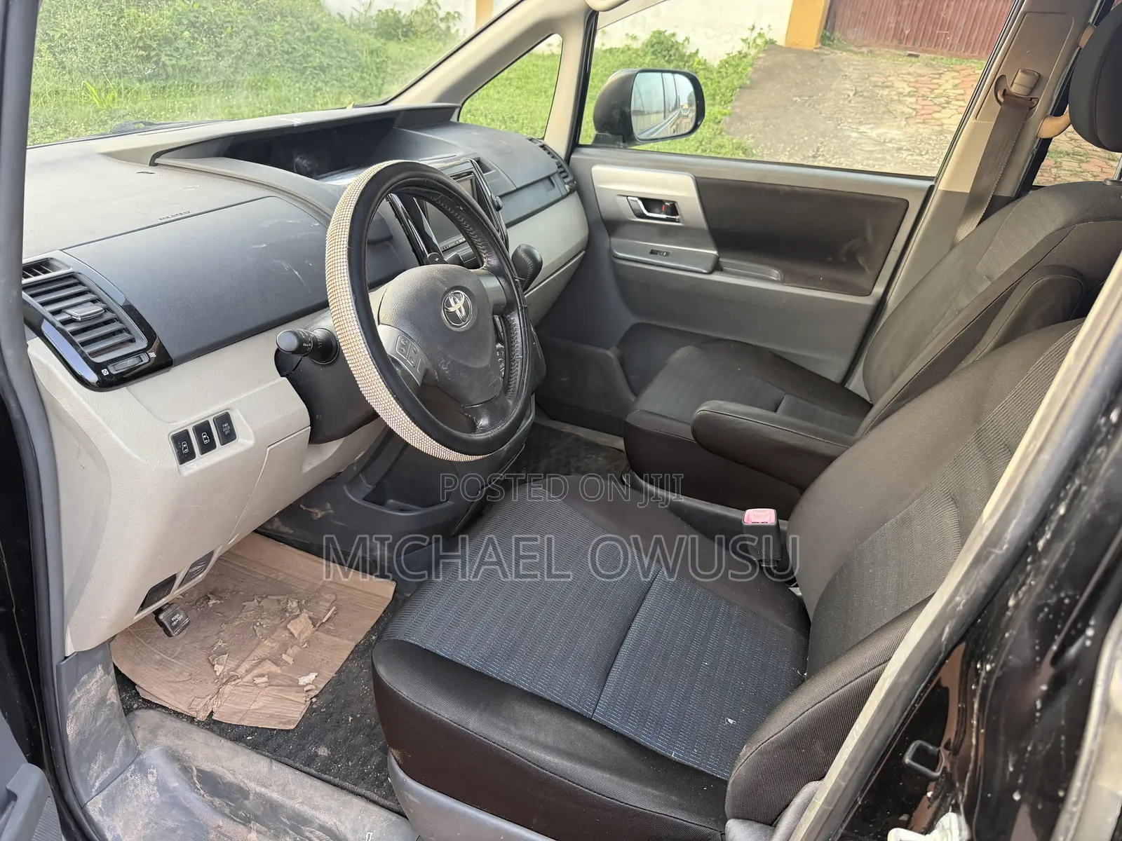 Toyota Voxy 2013 Black