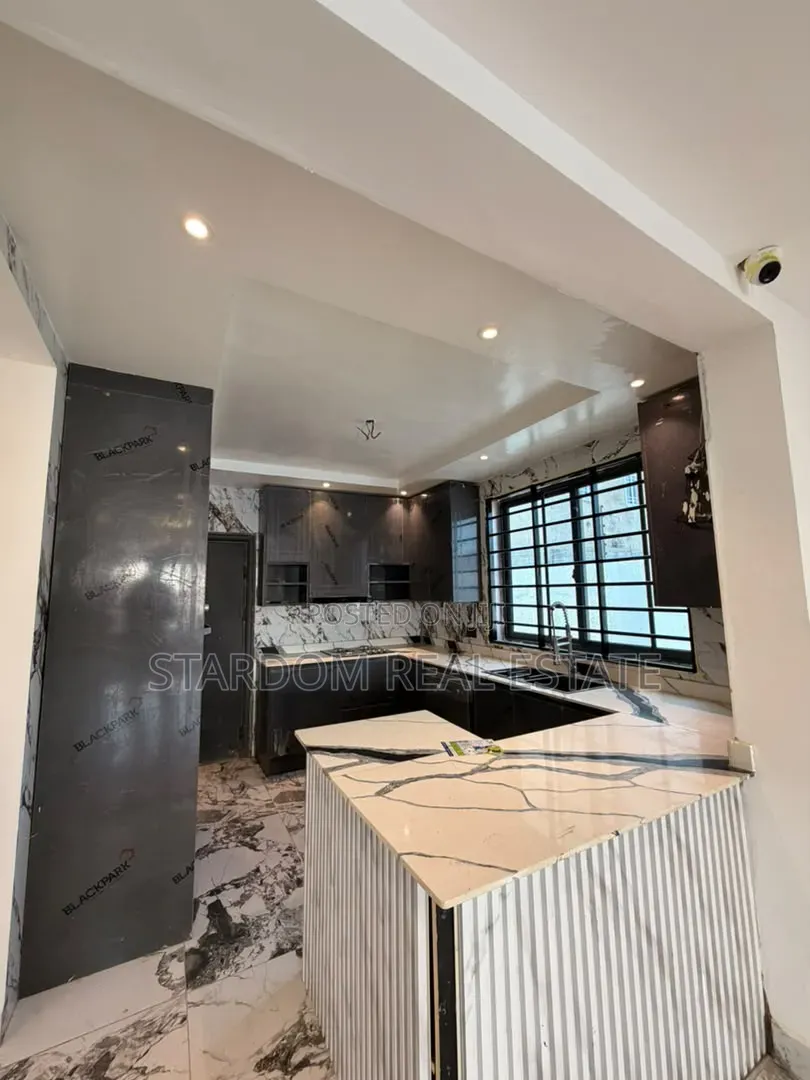 4bdrm Duplex in East Legon Hills, Lake Side Estate for sale