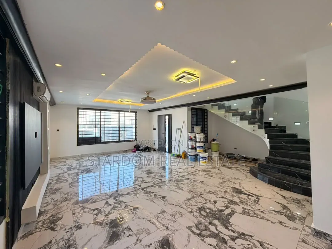 4bdrm Duplex in East Legon Hills, Lake Side Estate for sale