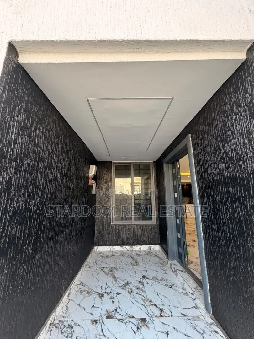 4bdrm Duplex in East Legon Hills, Lake Side Estate for sale