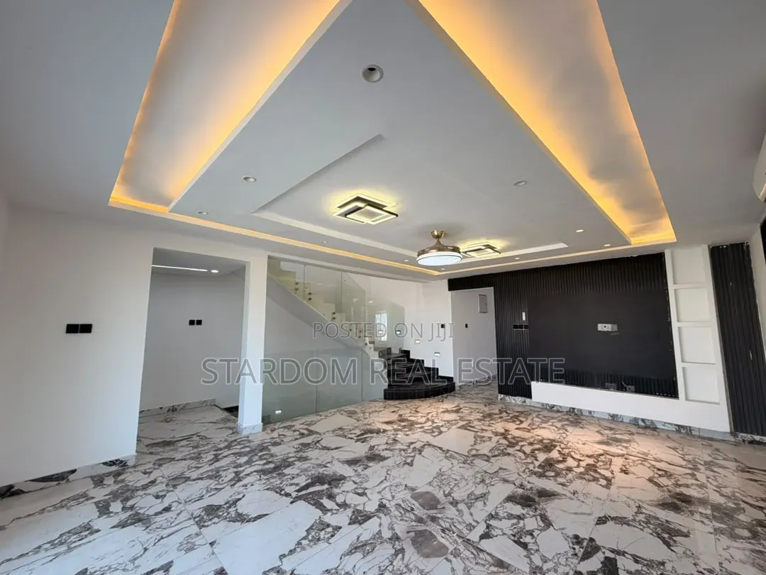 4bdrm Duplex in East Legon Hills, Lake Side Estate for sale