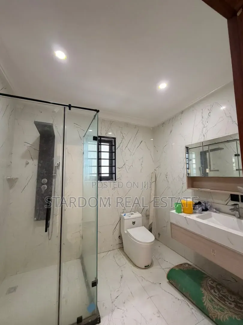 4bdrm Duplex in East Legon Hills, Lake Side Estate for sale
