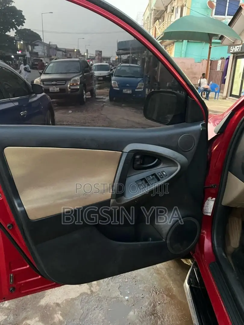 Toyota RAV4 4x4 2009 Red