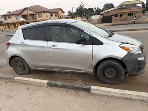 Toyota Vitz 2012 Silver