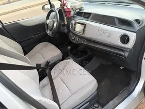 Toyota Vitz 2012 Silver