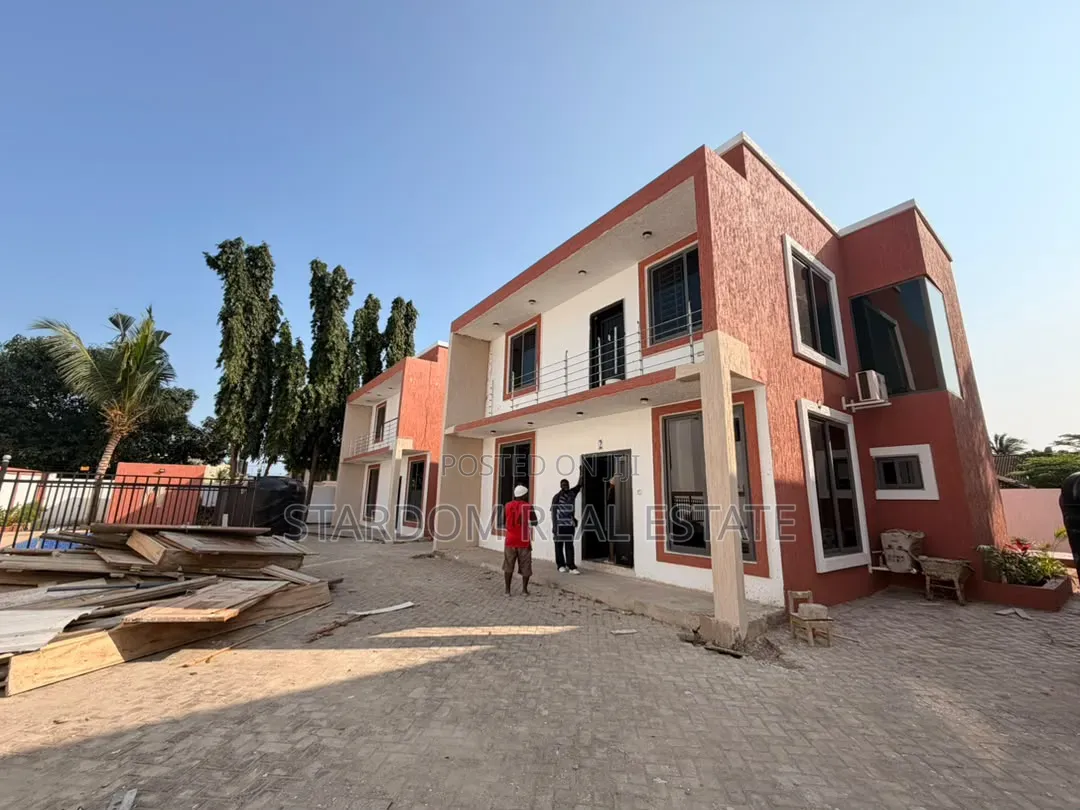 2bdrm Townhouse / Terrace in Ashaley Botwe, Nmai-Dzorn for rent