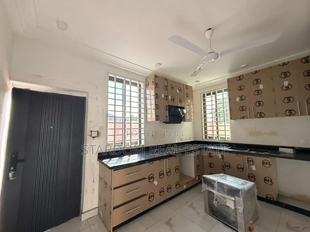 2bdrm Townhouse / Terrace in Ashaley Botwe, Nmai-Dzorn for rent