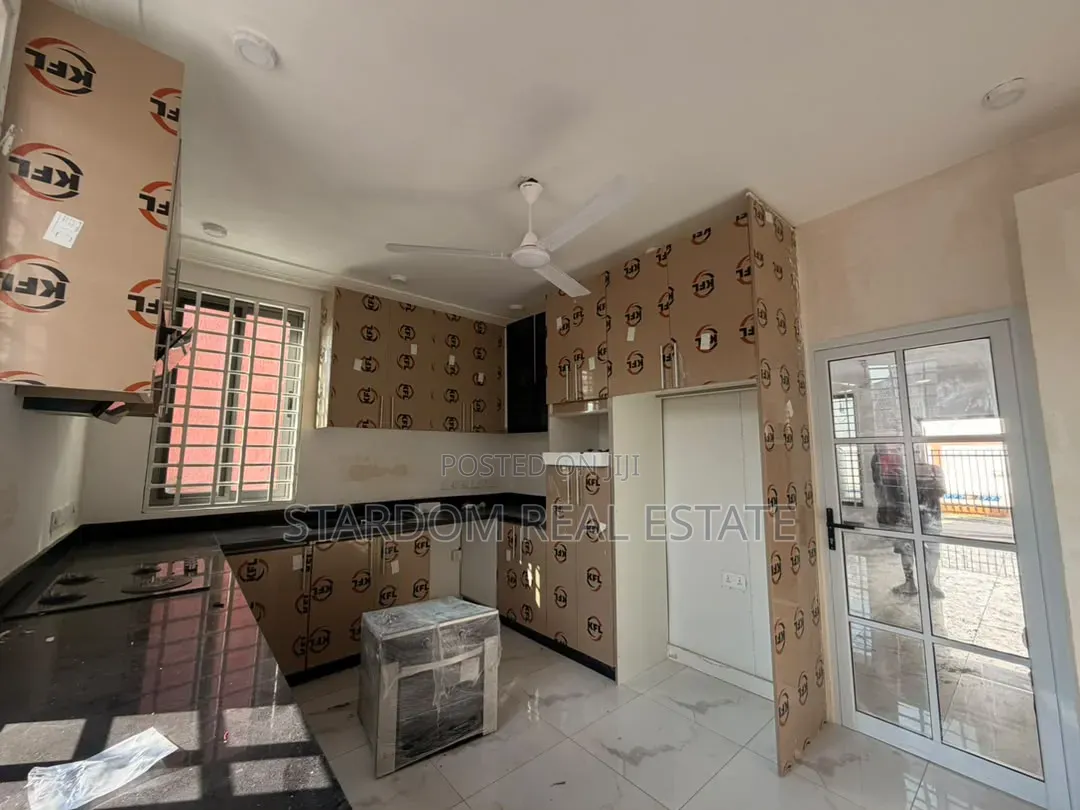 2bdrm Townhouse / Terrace in Ashaley Botwe, Nmai-Dzorn for rent