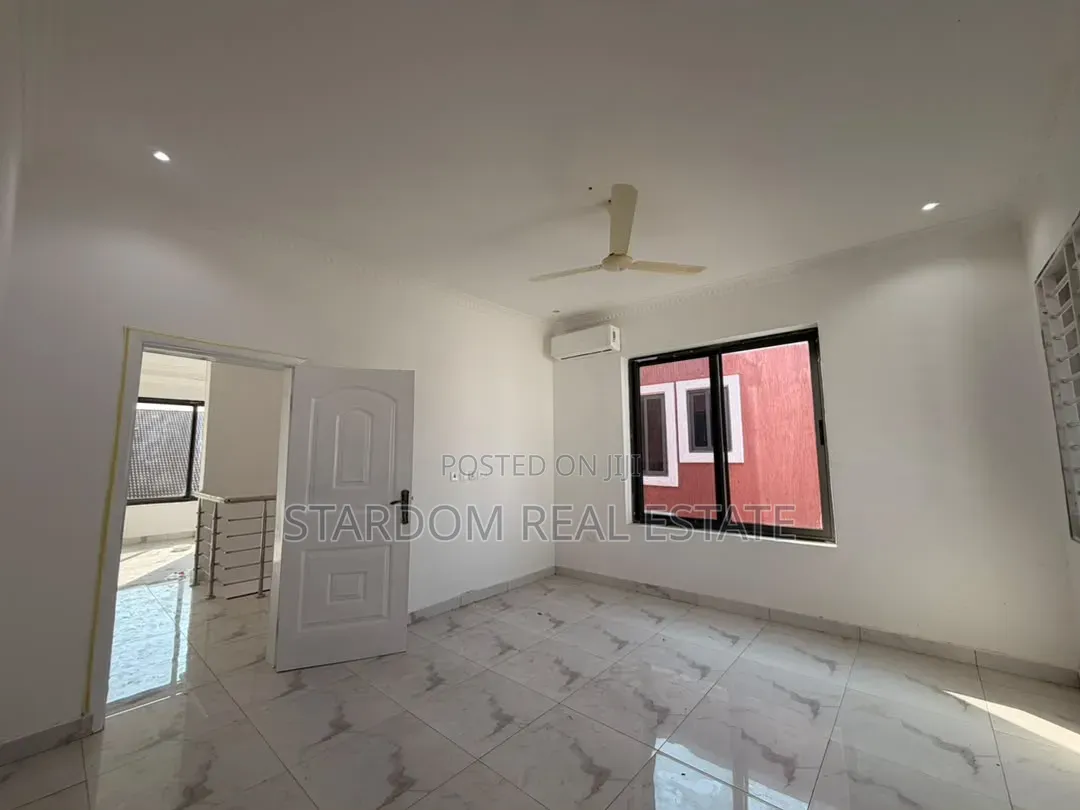 2bdrm Townhouse / Terrace in Ashaley Botwe, Nmai-Dzorn for rent