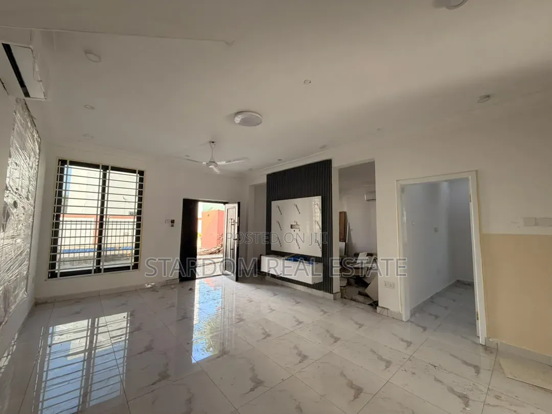 2bdrm Townhouse / Terrace in Ashaley Botwe, Nmai-Dzorn for rent