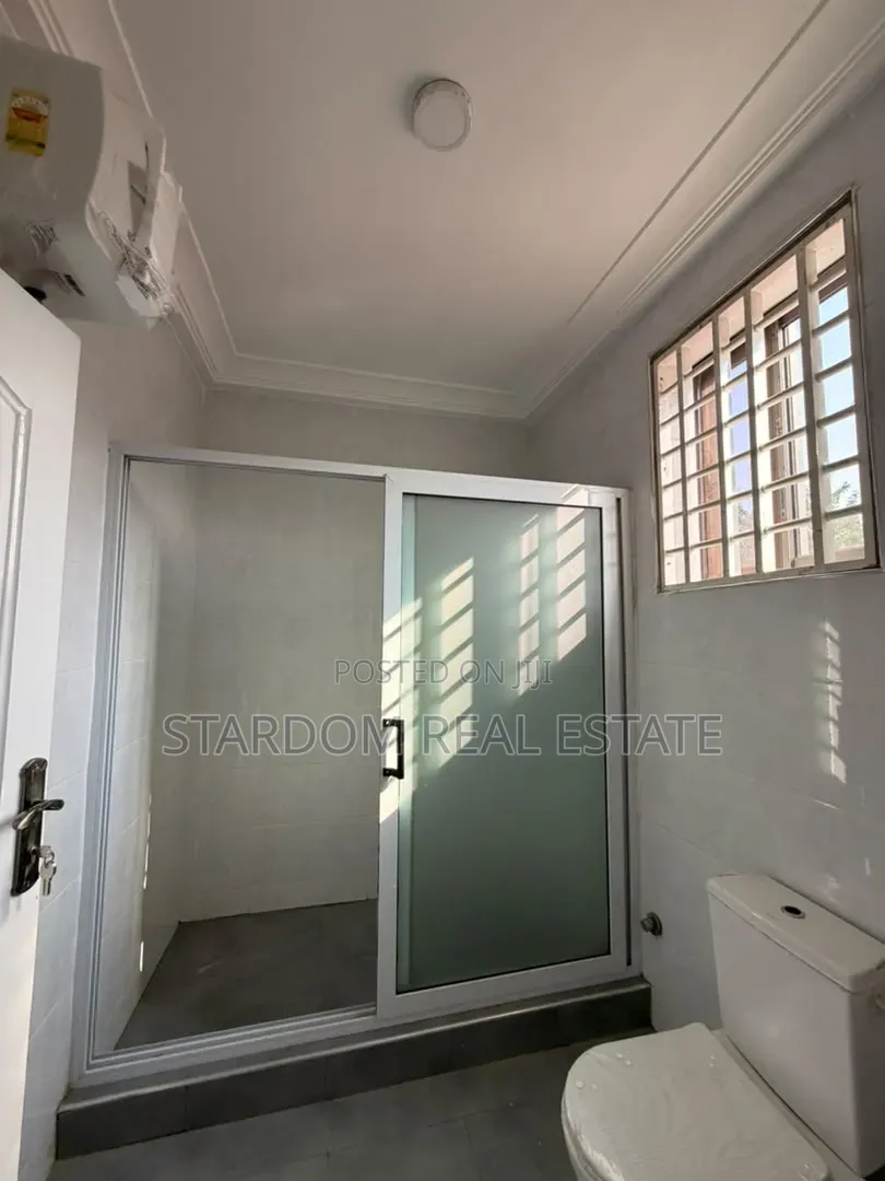 2bdrm Townhouse / Terrace in Ashaley Botwe, Nmai-Dzorn for rent