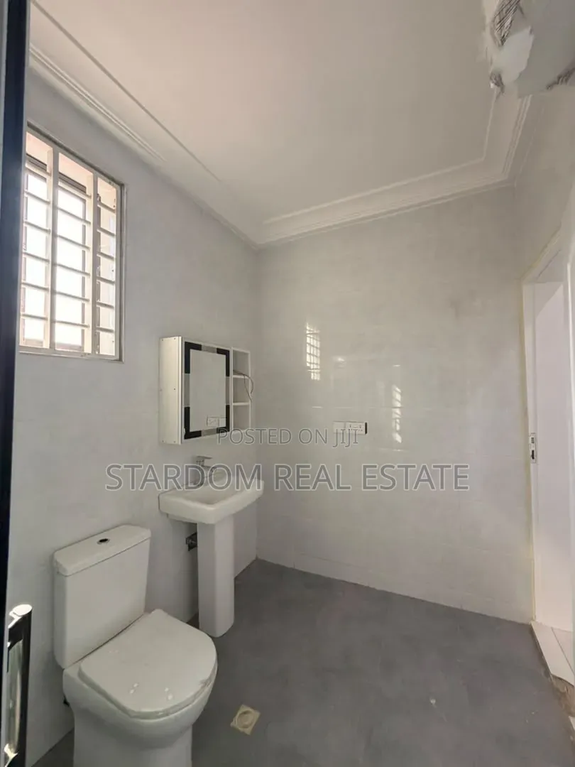 2bdrm Townhouse / Terrace in Ashaley Botwe, Nmai-Dzorn for rent