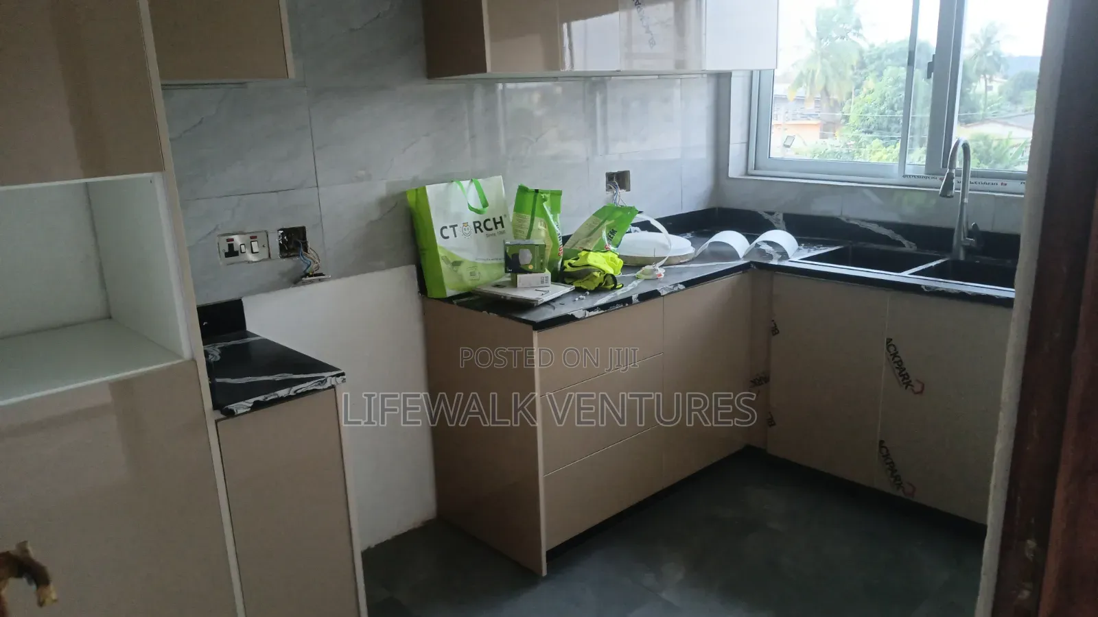 2bdrm Apartment in American House, East, UPSA Area for rent