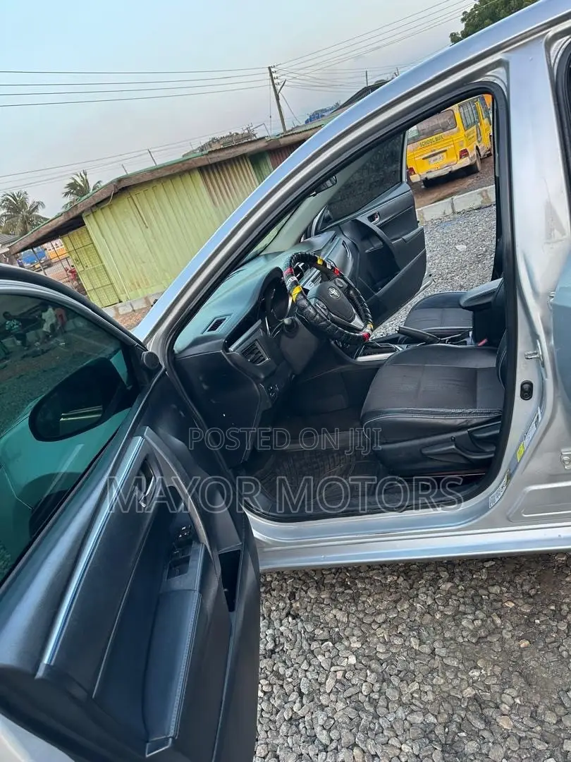 Toyota Corolla S 4dr Sedan (1.8L 4cyl CVT) 2015 Silver