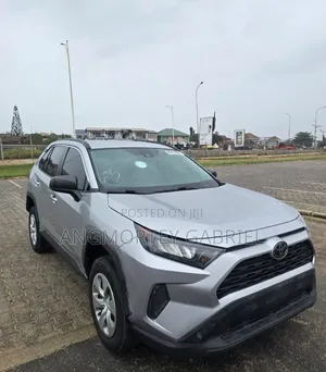 Toyota RAV4 2021 Silver