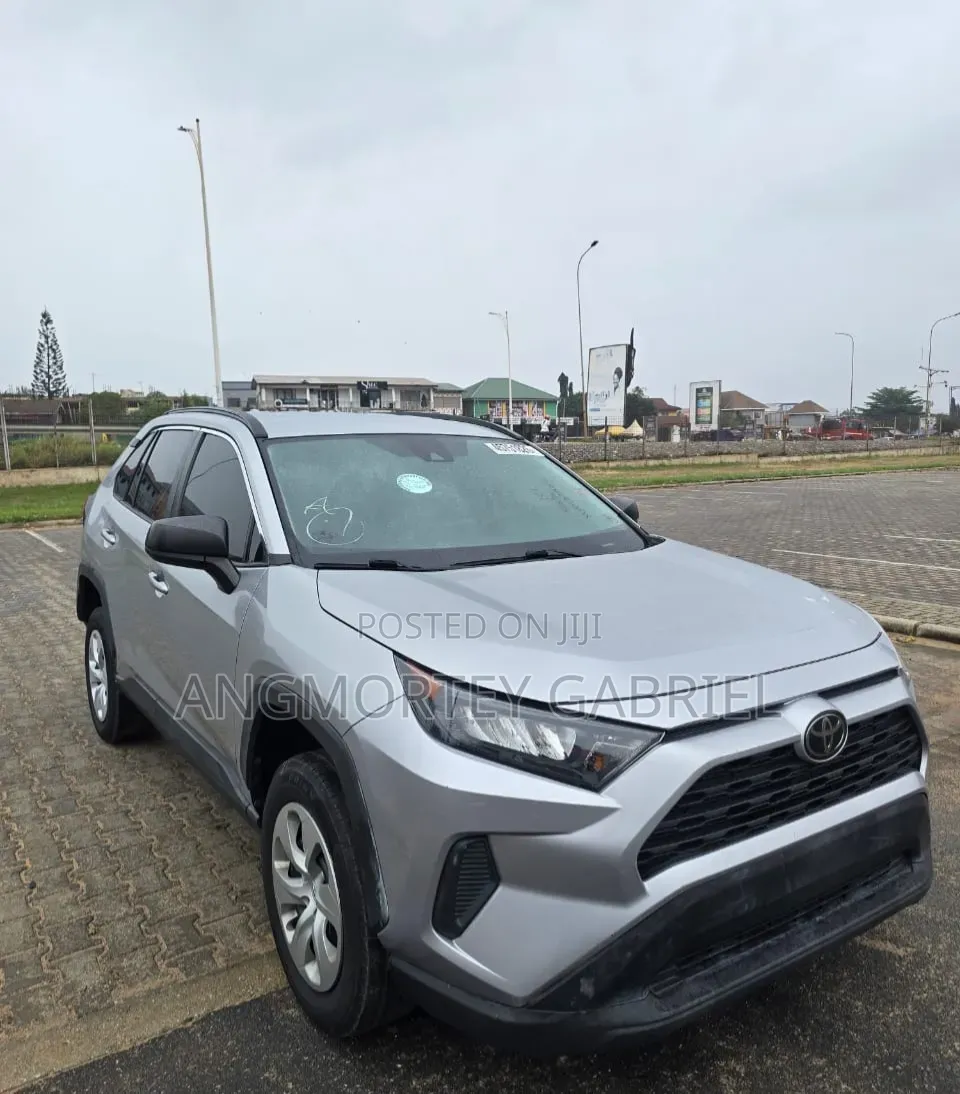 Toyota RAV4 2021 Silver
